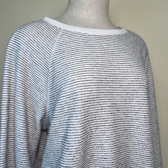 Universal Thread Cream and Grey Striped Long Sleeve Knit Sweatshirt Size Small - Picture 4 of 8